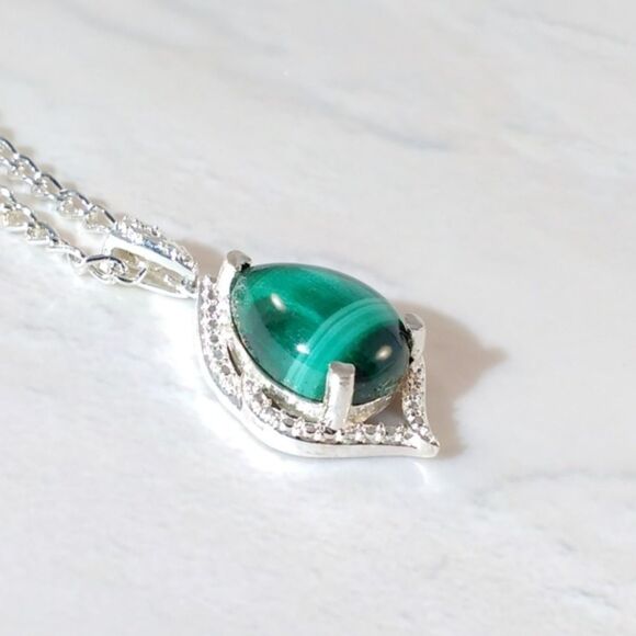 Malachite Pendant Necklace 18" Chain - Picture 2 of 8